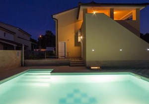 Complex of 2 villas Olivia-Aurora with 2 private pools for up to 20 persons only 200m from the beach