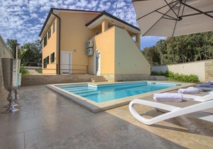 Complex of 2 villas Olivia-Mar, 2 private pools, up to 20 persons only 200m from the beach