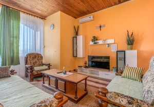 Functionally furnished vacation apartments CKA080 and CKA081enjoy a quiet location near the Krk Brid