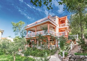 Gorgeous Apartment In Dramalj