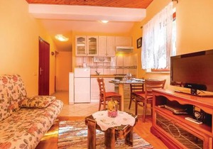Gorgeous Apartment In Dramalj