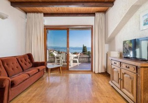 Gorgeous Apartment In Lovran