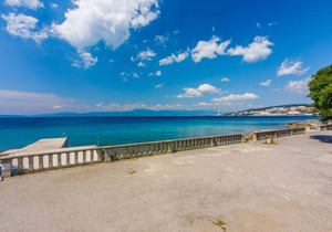 Holiday apartment with sea view
