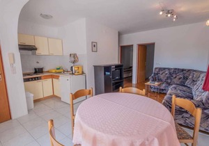 Holiday apartment with sea view and air conditioning