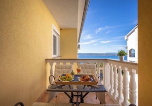 Holiday apartment With sea views and pool