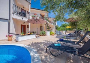 Holiday apartment with sea view and pool