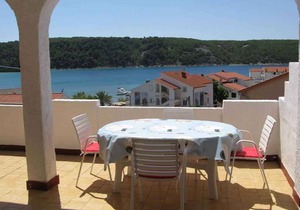 Holiday apartment with terrace and air conditioning