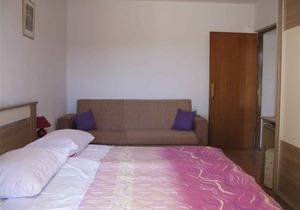 Holiday apartment with terrace and air conditioning