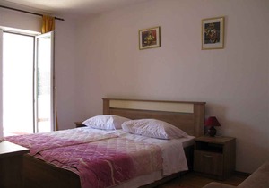 Holiday apartment with terrace and air conditioning