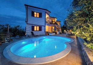 Holiday flat with swimming pool, hot tub and sauna