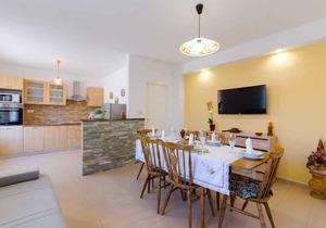 Holiday home with pool, sun terrace and barbecue
