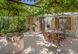 Holiday house Katina lovely garden, sea view, 1.5 km to the beach