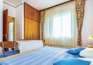 In the beautiful bay Grabrova is located this house with three smaller apartments (CKC931-933).
