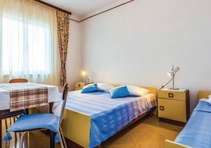 In the beautiful bay Grabrova is located this house with three smaller apartments (CKC931-933).