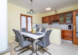 Lovely apartment in Labin with house sea view