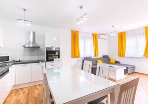 Modern apartment with 3 bedrooms, balcony and WiFi
