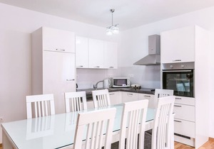 Modern apartment with 3 bedrooms, balcony and WiFi