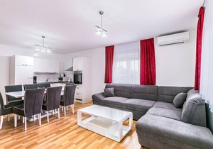 Modern apartment with 3 bedrooms, 3 bathrooms and balcony