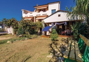 Nice Apartment In Dinjiska With Wifi