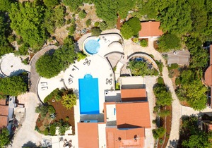 One bedroom apartment with two shared pools
