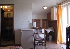 Studio with balcony and air conditioning