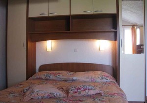 Studio with balcony and air conditioning