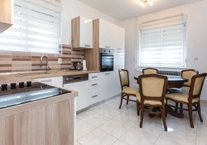 These functional apartments are located in Kostrena, not far from the town of Crikvenica.