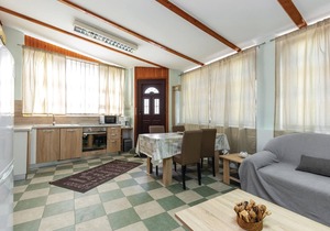 This attractive apartment is located in Kostrena, right by the sea and also not far from Crikvenica.