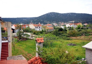 Two bedroom apartment with terrace Vinišće, Trogir (A-10008-a)