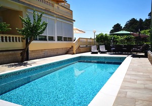 Two bedroom apartment with a swimming pool Banjol, Rab (A-11382-d)