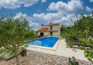 Villa Aqua