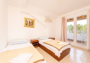 Villa Christina for up to 17 people - with pool, max. capacity 30 people