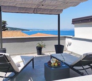 Apartments Lacrima 