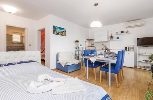 Opric Apartment | 1 bedroom accommodation in Lovran