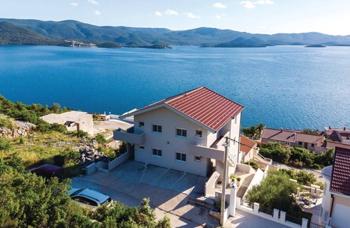Komarna Apartment | 1 bedroom awesome apartment in Klek