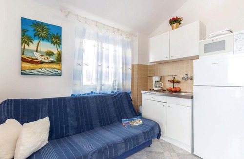 Bakarac Apartment | 1 Bedroom Cozy Apartment In Bakarac