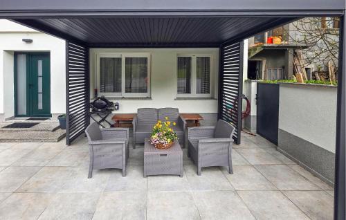 Sarsoni House | 1 Bedroom Cozy Home In Lukezi