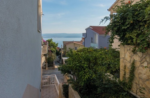 Ruskamen Apartment | 102 room with balcony, sea view & hot tub access