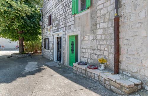 Mali Losinj Apartment | 15th Century House in Osor