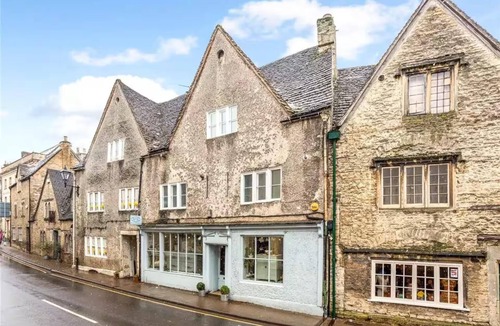 Tetbury House | 17th-Century Grade II House| Heart of Tetbury