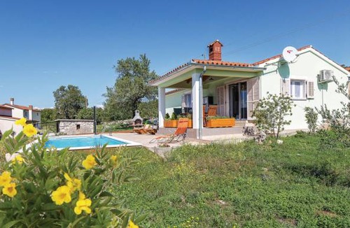Diminici House | 2 bedroom accommodation in Koromacno