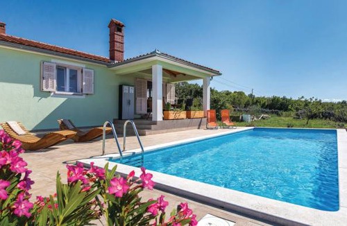 Diminici House | 2 bedroom accommodation in Koromacno