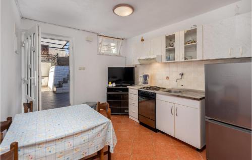 Veljun Primorski Apartment | 2 Bedroom Beach Front Apartment In Senj