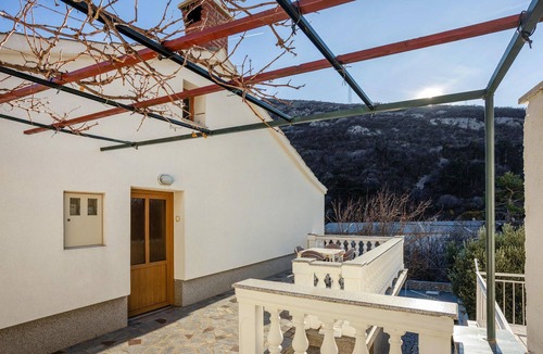 Veljun Primorski Apartment | 2 bedroom gorgeous apartment in Knezica