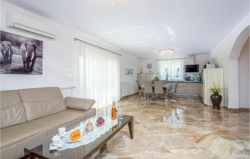 Kastel Apartment | 2 Bedroom Stunning Apartment In Buje