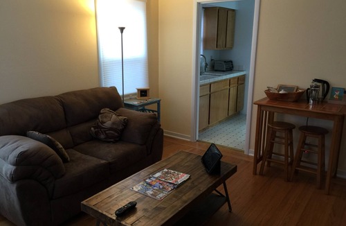 Central Sacramento House | 2 BR/1 Bath East Sac Guest House Near Downtown & Midtown