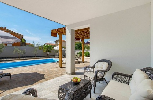 Pinezici Other | 200 m² Accommodation ∙ 4 bedrooms ∙ 10 guests