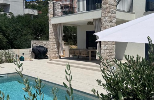 Banjol Villa | 2026 Brand New - Villa Orkula Rab with Heated Pool, Gym & Sea View
