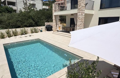 Banjol Villa | 2026 Brand New - Villa Orkula Rab with Heated Pool, Gym & Sea View