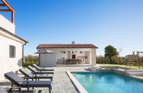 Divsici Villa | 250 m² Villa ∙ 4 bedrooms ∙ 8 guests